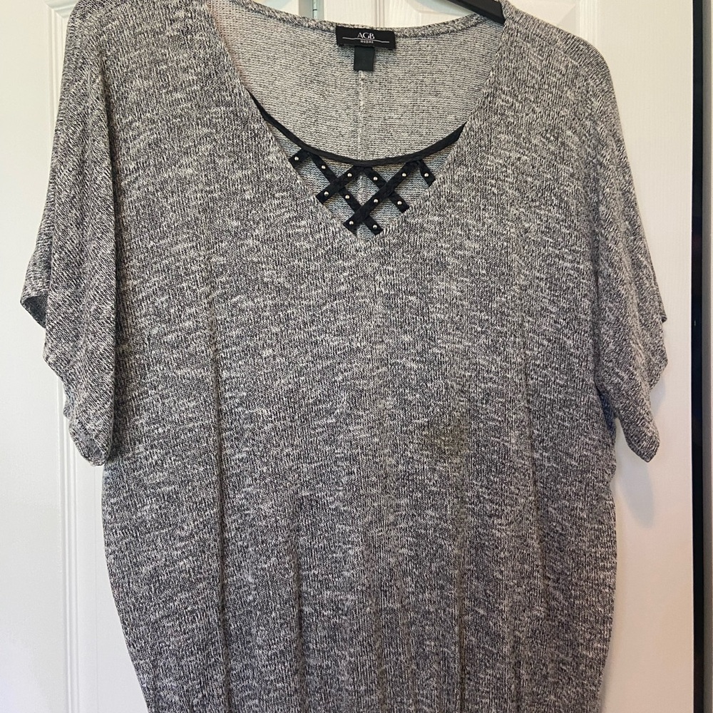 AGB Heather Gray Short Sleeve Knit Top with Lattice Stud Accent